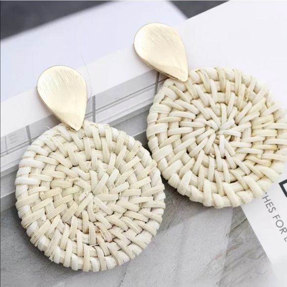 Palm Springs Vibes Woven Rattan Earrings 🌴 - Picture 2 of 6